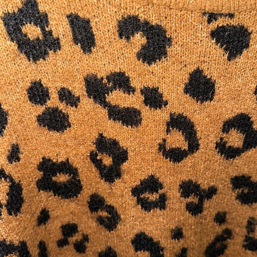Leopard Print Sweater - Picture 2 of 4